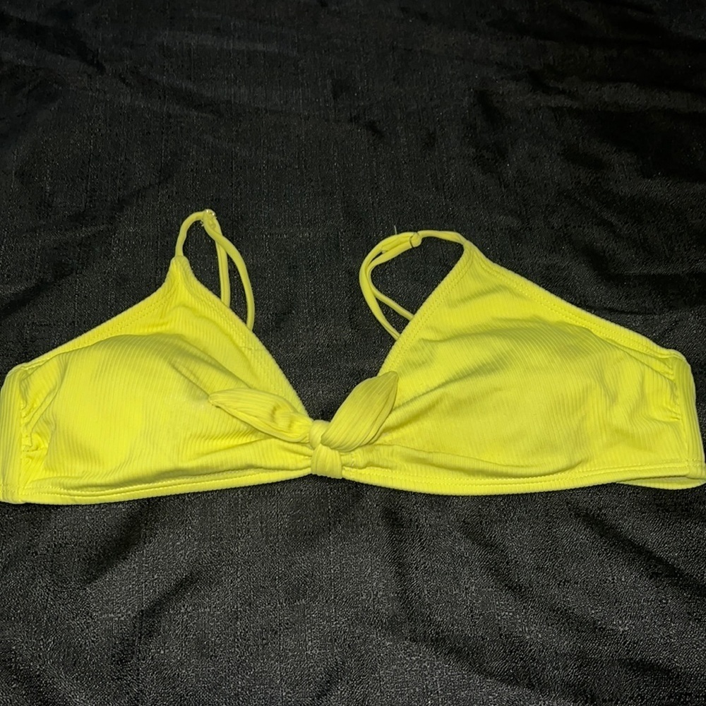 Yellow bikini top 👙